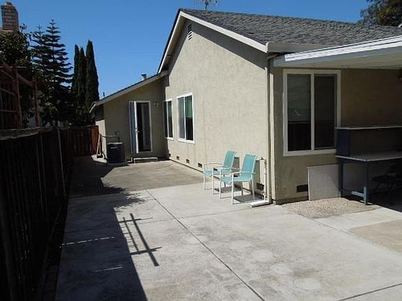 2nd image of 3050 Crater Ln