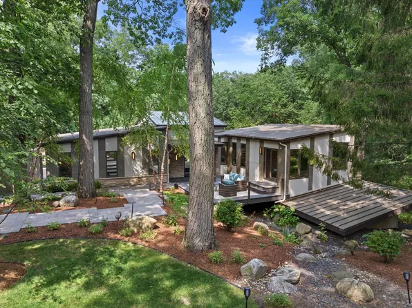 1913 Hillside COURT, Delafield, WI 53018