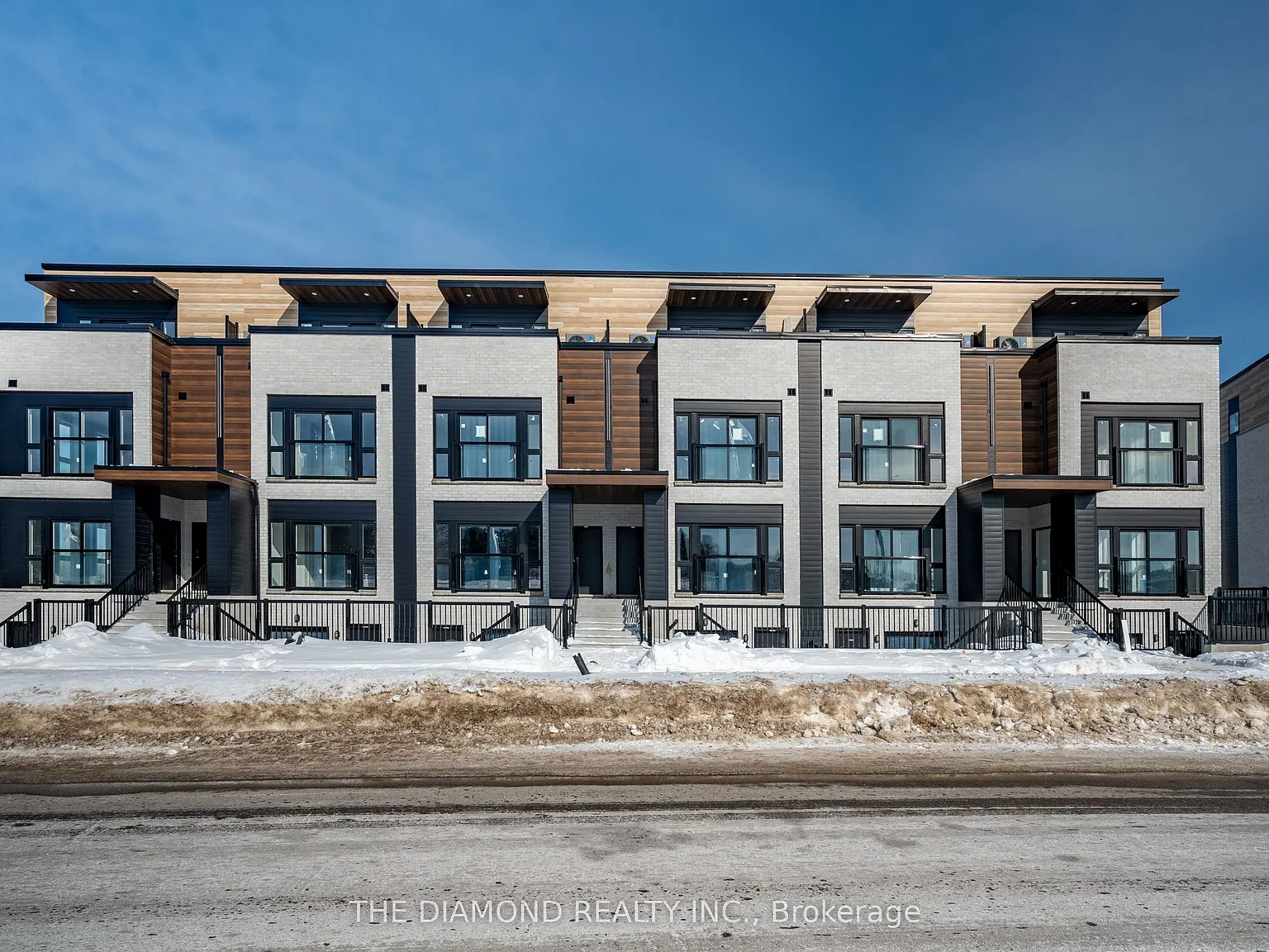 3 bed, $2,600 — Photo 1