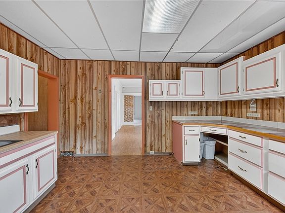 2nd image of 1320 W 87th St