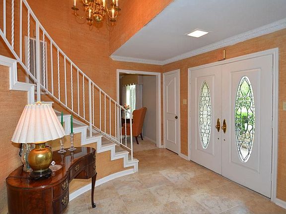 4th image of 2207 Hickory Creek Dr