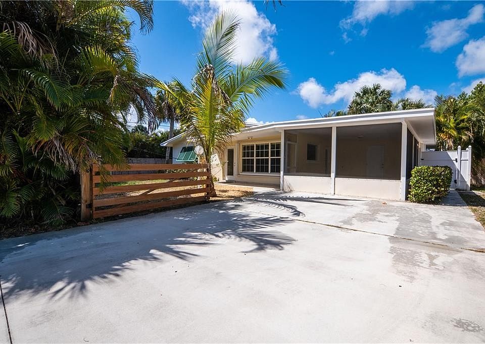 1st image of 4592 NE Lorraine Cir