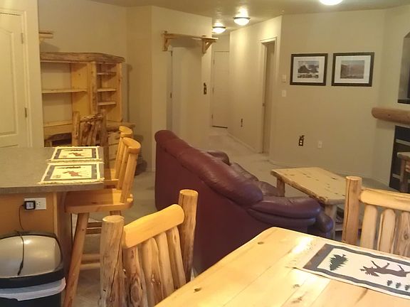 Living room/TV Entry