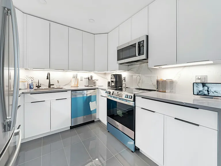 228 Johnson Ave #5 — Photo 4