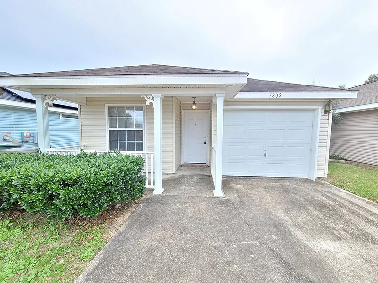 7802 Heirloom Dr — Photo 1