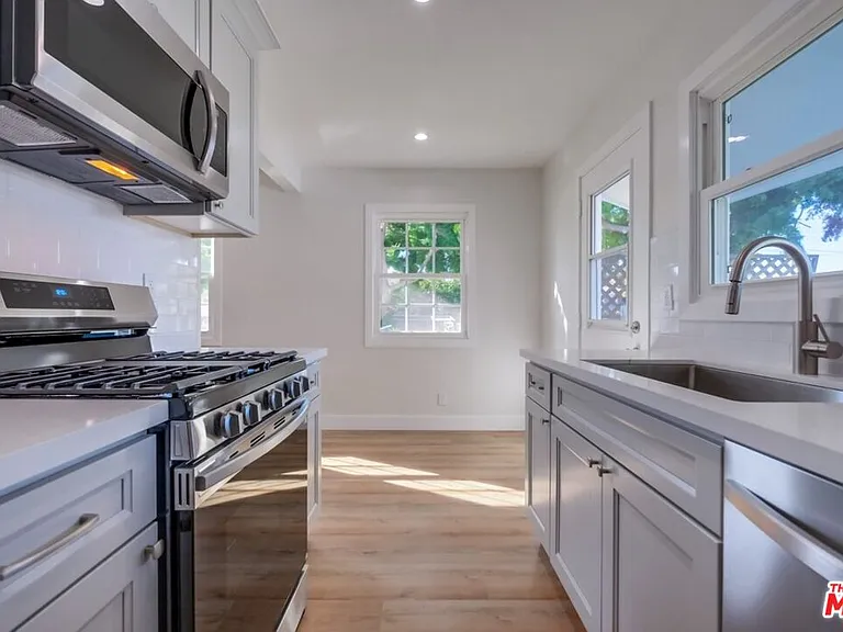 8356 Kittyhawk Ave — Photo 13