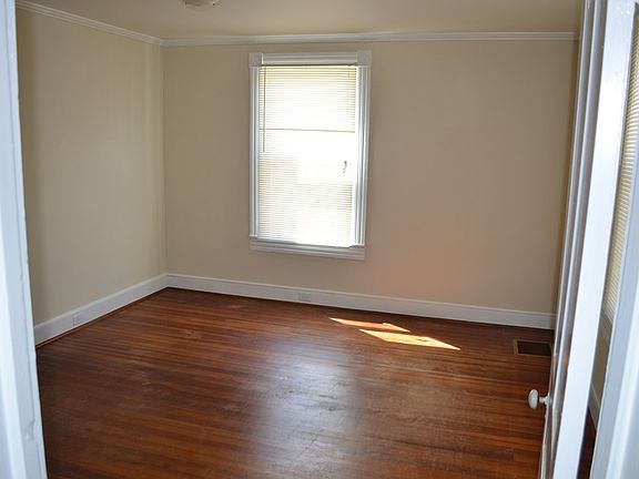 4th image of 53 Stokesland Ave