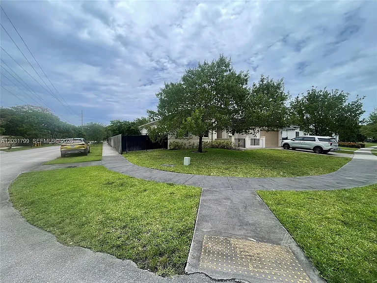 19701 SW 84th Ct — Photo 4