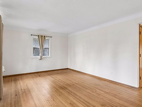 2nd image of 2637 5th Ave E