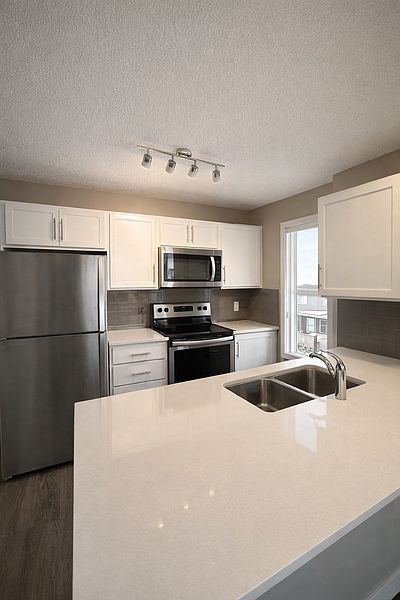 Edmonton Apartment for rent - 2 Bedrooms — photo 2
