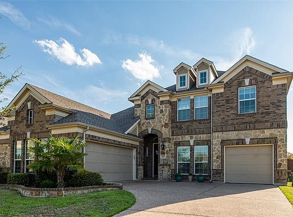 2nd image of 809 Cowan Ln
