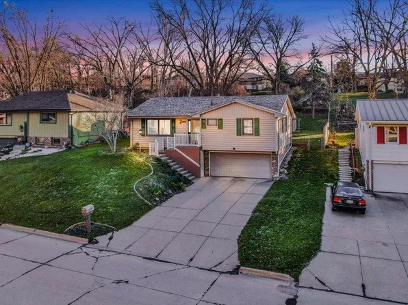 3204 Viking Dr, Sioux City, IA 51104