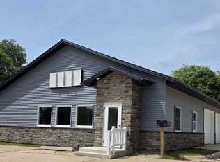 712 E Main St, New Hampton, IA 50659