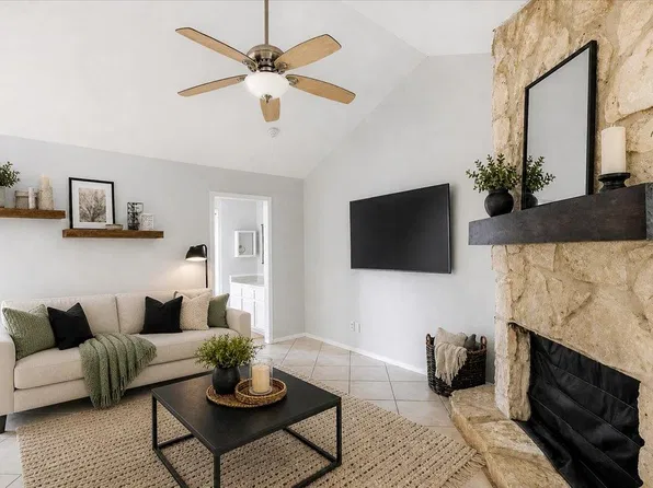 4307 S 1st St APT 206, Austin, TX 78745