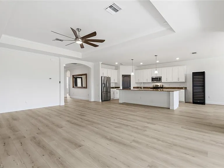 2290 Vermont Ln — Photo 9