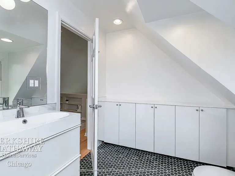 1715 N Honore St #3 — Photo 14