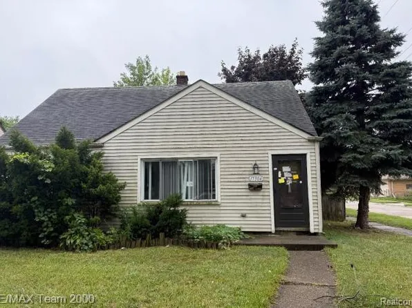 17304 Lincoln Ave, Eastpointe, MI 48021