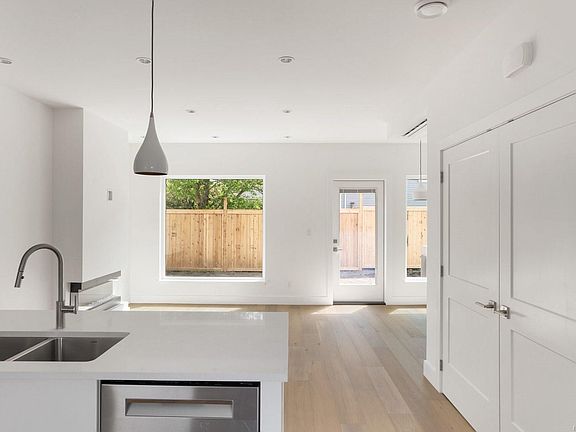 3rd image of 2118 Pentland Rd #3