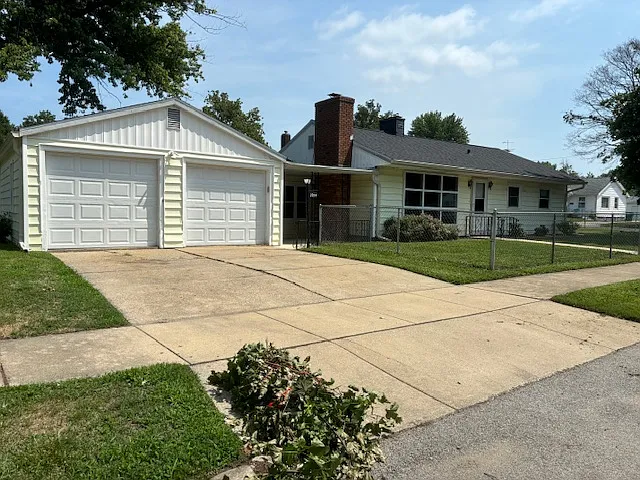 2294 E Johns Ave — Photo 2