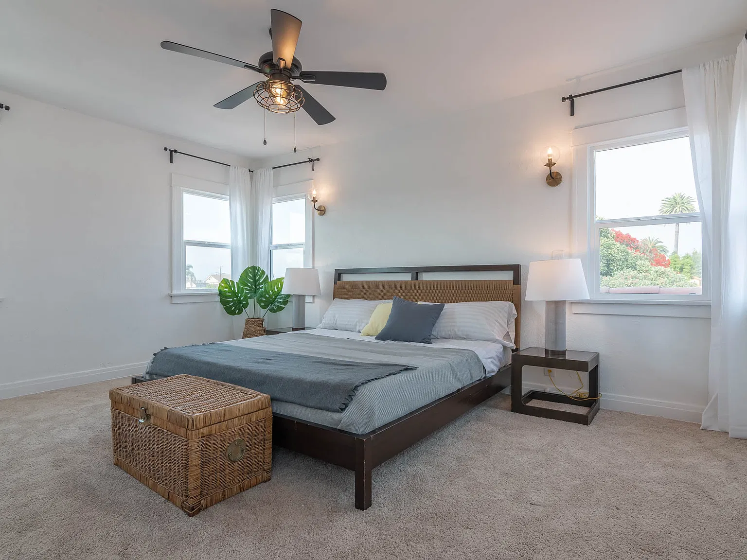 7319 S Hobart Blvd — Photo 4