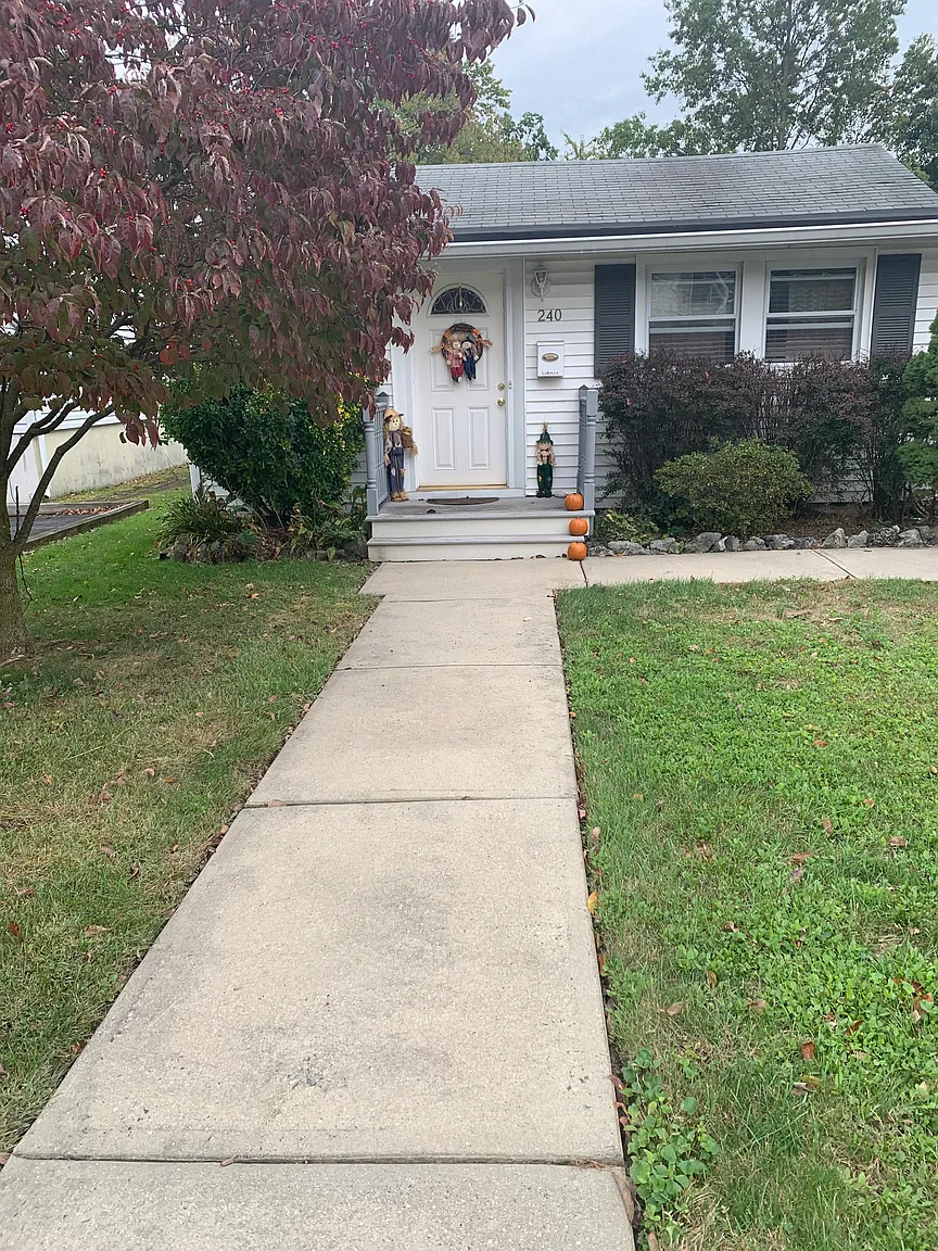 240 Lake Shore Dr photo 1