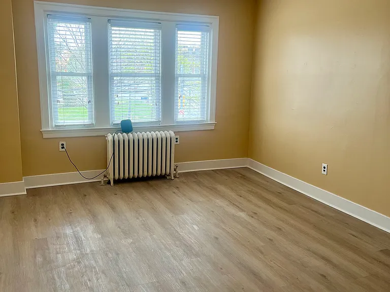 Living Room 2 (Daytime)