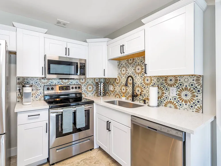 2124 E Hillery Dr — Photo 17