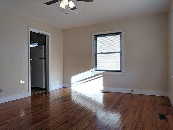 4th image of 1340 Garden Dr