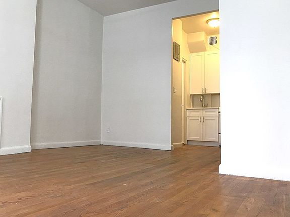 5th image of 1322 2nd Ave APT 1B