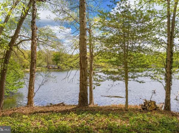 1070 Lakeview Dr, Stafford, VA 22556