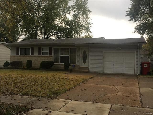 1st image of 810 Carmelita Ln