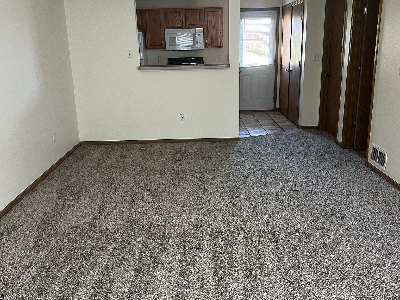 4 bed, $1,400 — Photo 3