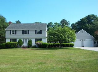 13 Longmeadow Rd, Cumberland Foreside, ME 04110