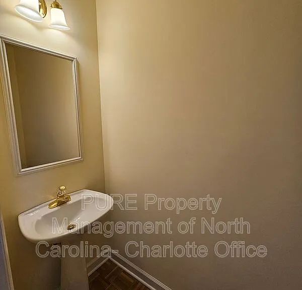 151 Woodfern Pl — Photo 10