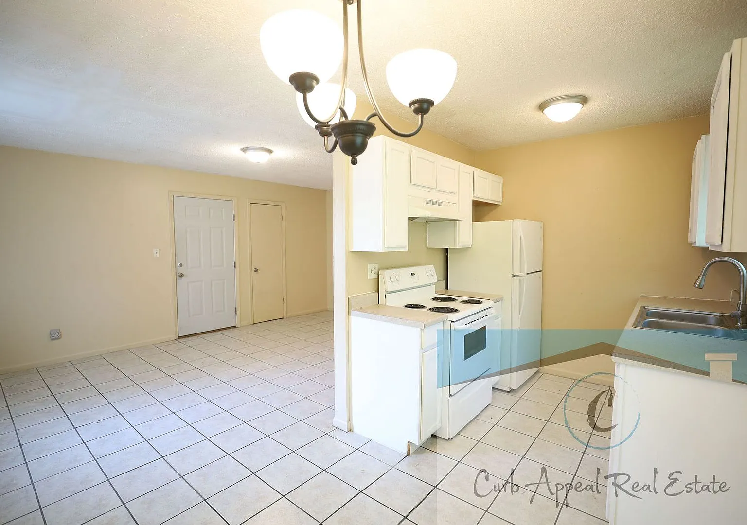 117 N Rogers St — Photo 3