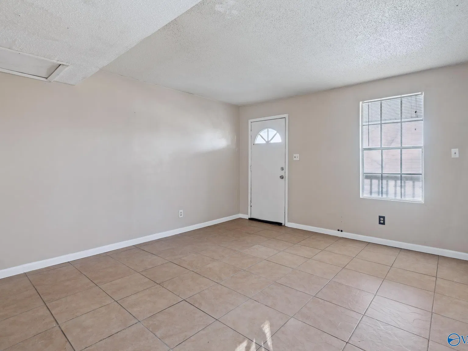 2 bed, 1.5 bath, 768 sqft, $999 — Photo 4