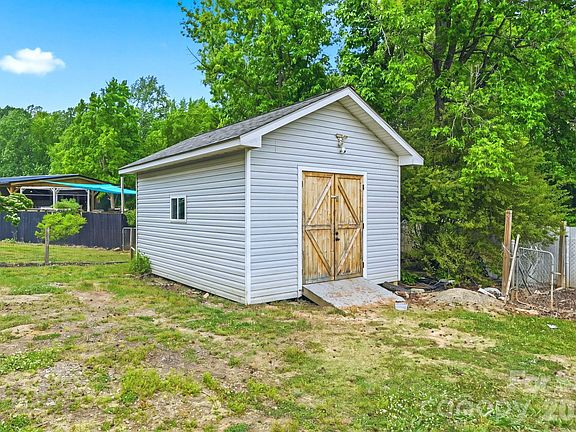 4th image of 232 Summertree Dr
