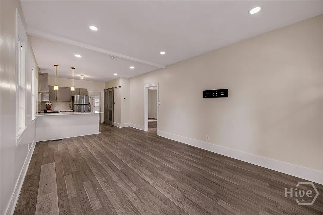4 bed, 2.0 bath, 1386 sqft, $2,400 — Photo 3