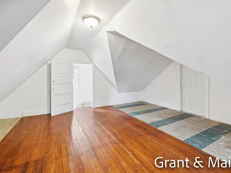19250 Charest St — Photo 21
