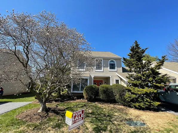 210 Crescent Dr, Hershey, PA 17033