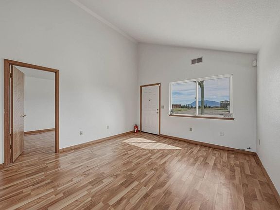 3rd image of 5443 Oxford Dr