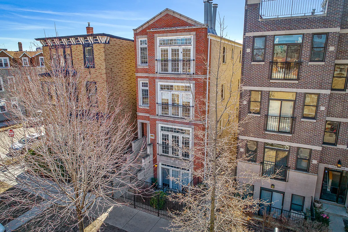 1103 W. Cornelia — Photo 1