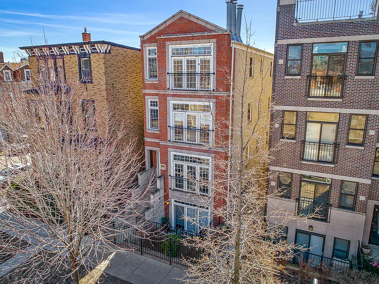 1103 W. Cornelia — Photo 2