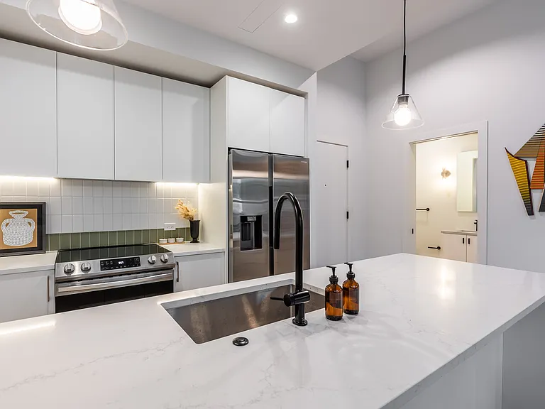 1700 Oak #01 (former model unit)
