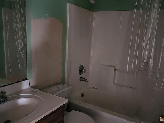 3rd image of 1323 Forest Dr