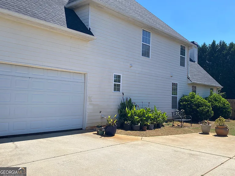 8067 Revere Dr — Photo 3