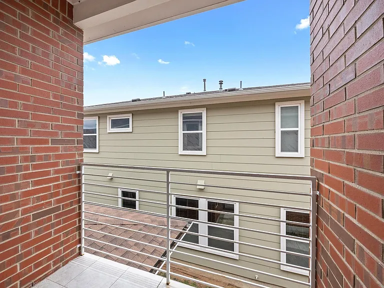 2222 Simond Ave #E — Photo 23