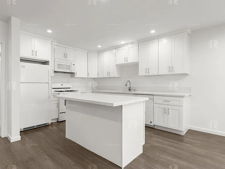 (An/Ti/Yo:B) 4216 Mary Ellen Avenue — Photo 5