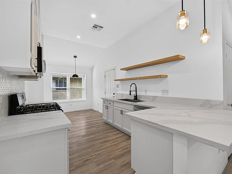 17006 Enchanted Cir E — Photo 11