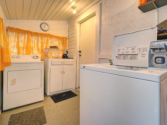 4th image of 10818 Lakeview Ave SW